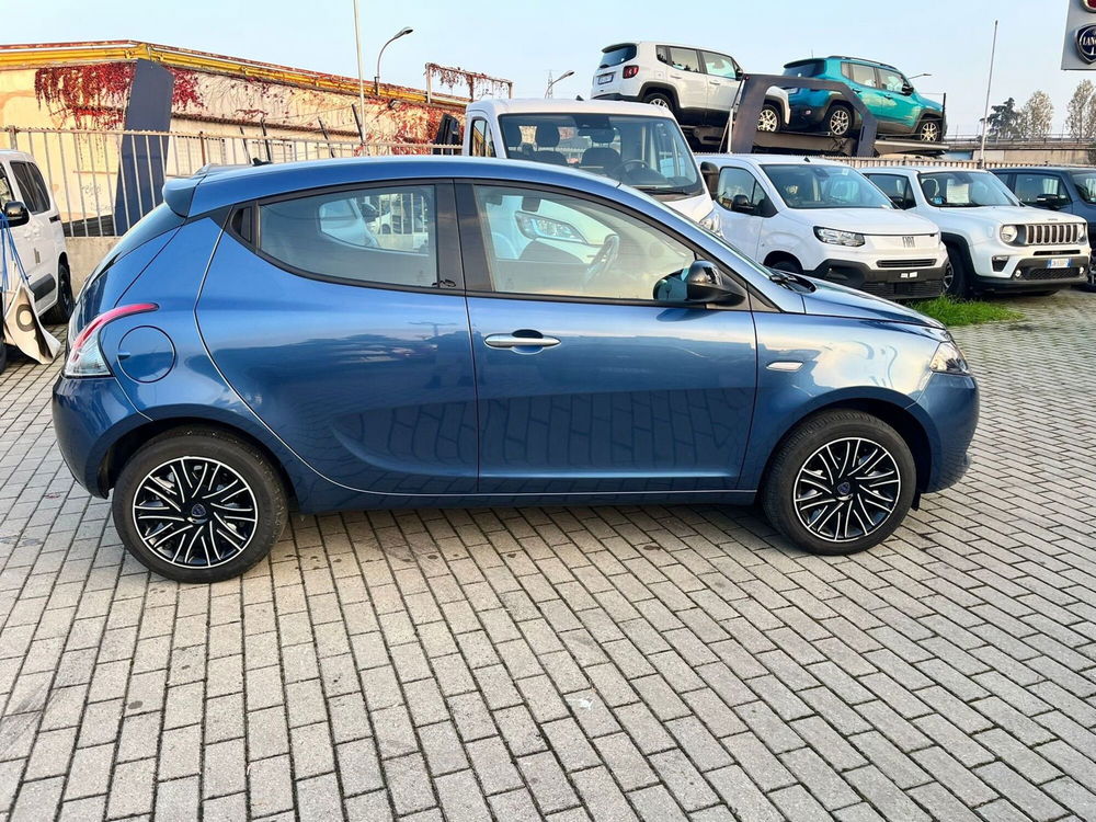 Lancia Ypsilon usata a Milano (8)