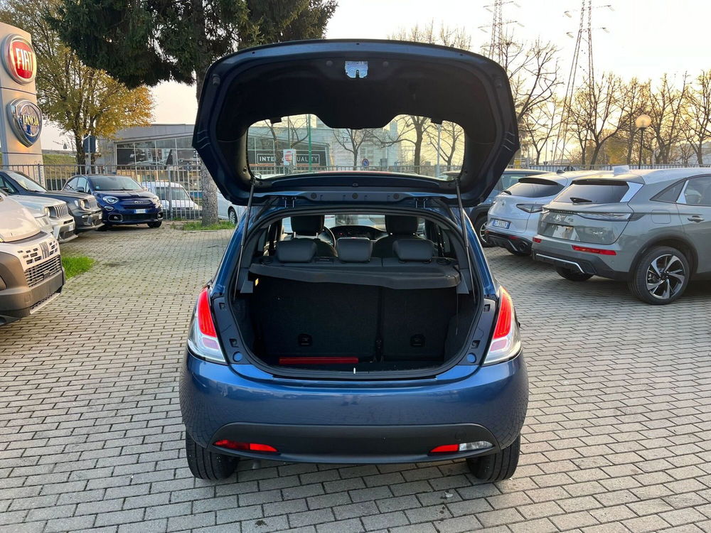 Lancia Ypsilon usata a Milano (9)