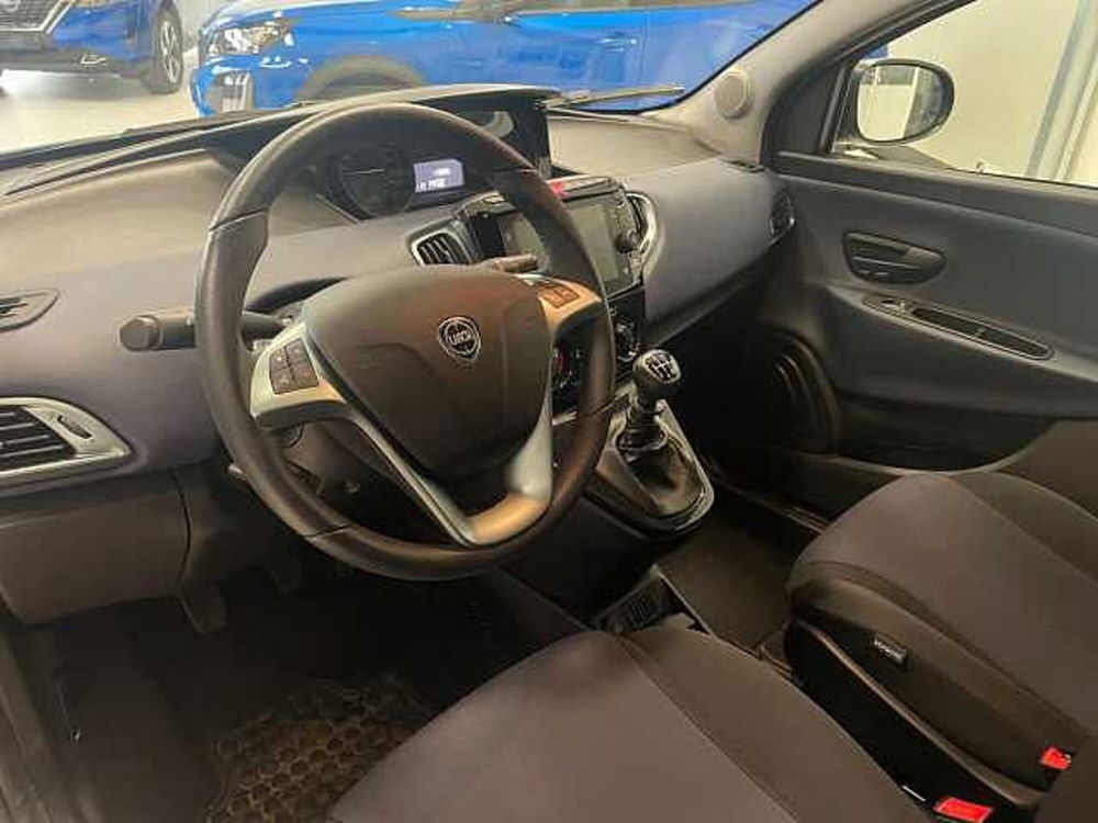 Lancia Ypsilon usata a Milano (6)