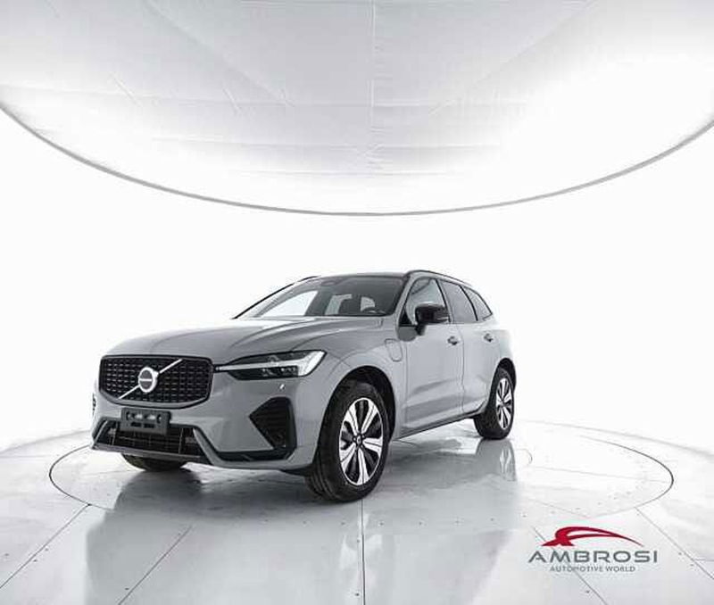 Volvo XC60 T6 Recharge AWD Plug-in Hybrid aut. Plus Dark nuova a Viterbo