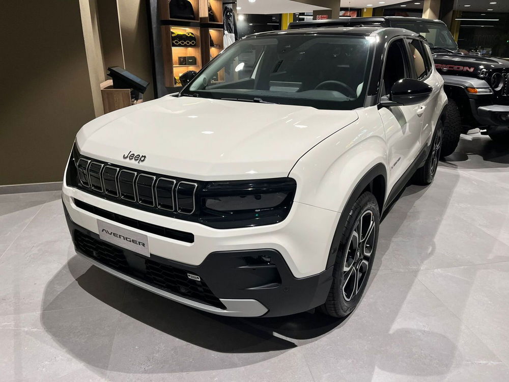 Jeep Avenger nuova a Milano