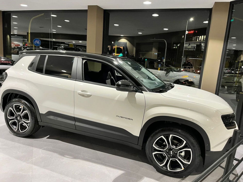 Jeep Avenger nuova a Milano (4)