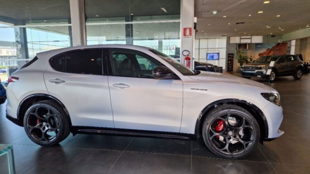 Alfa Romeo Stelvio usata a Modena (8)