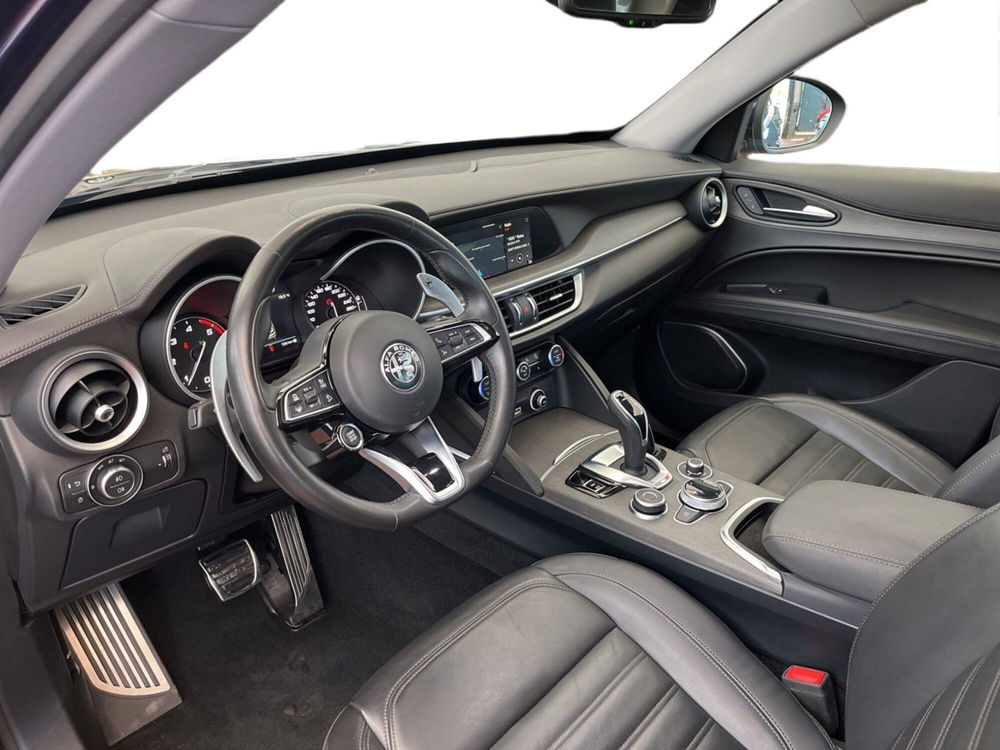 Alfa Romeo Stelvio usata a Torino (11)