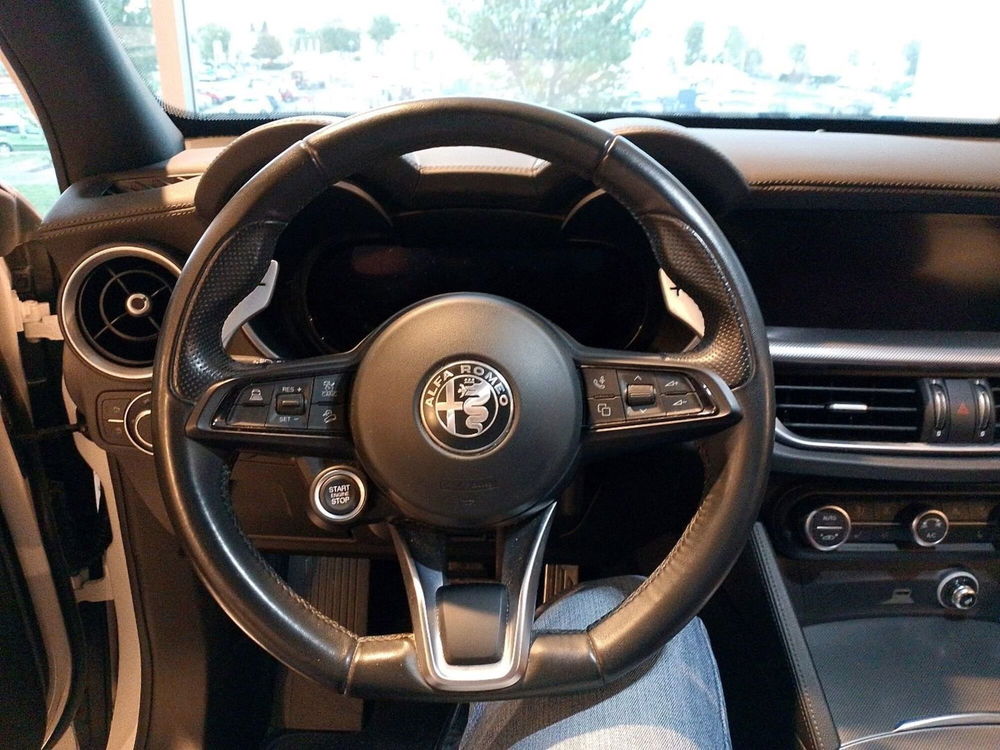 Alfa Romeo Stelvio usata a Lecce (19)