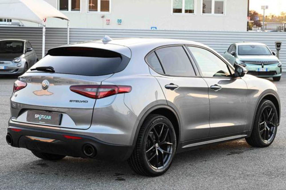 Alfa Romeo Stelvio usata a Torino (5)