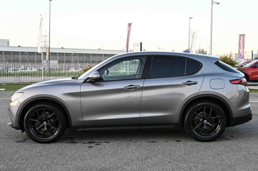 Alfa Romeo Stelvio usata a Torino (8)