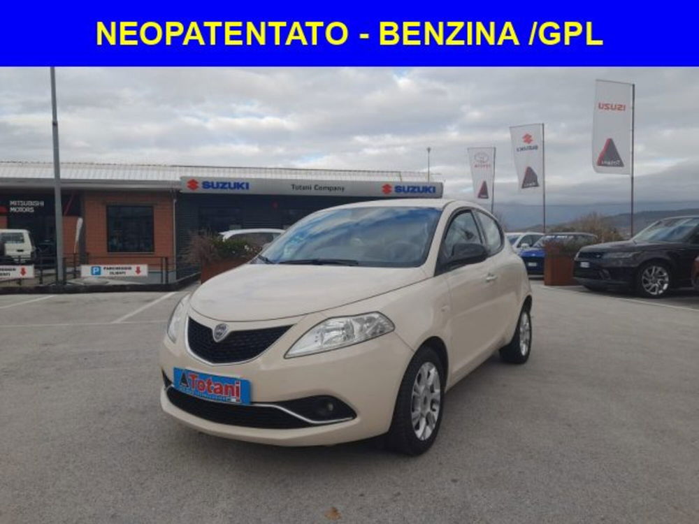 Lancia Ypsilon usata a L'Aquila