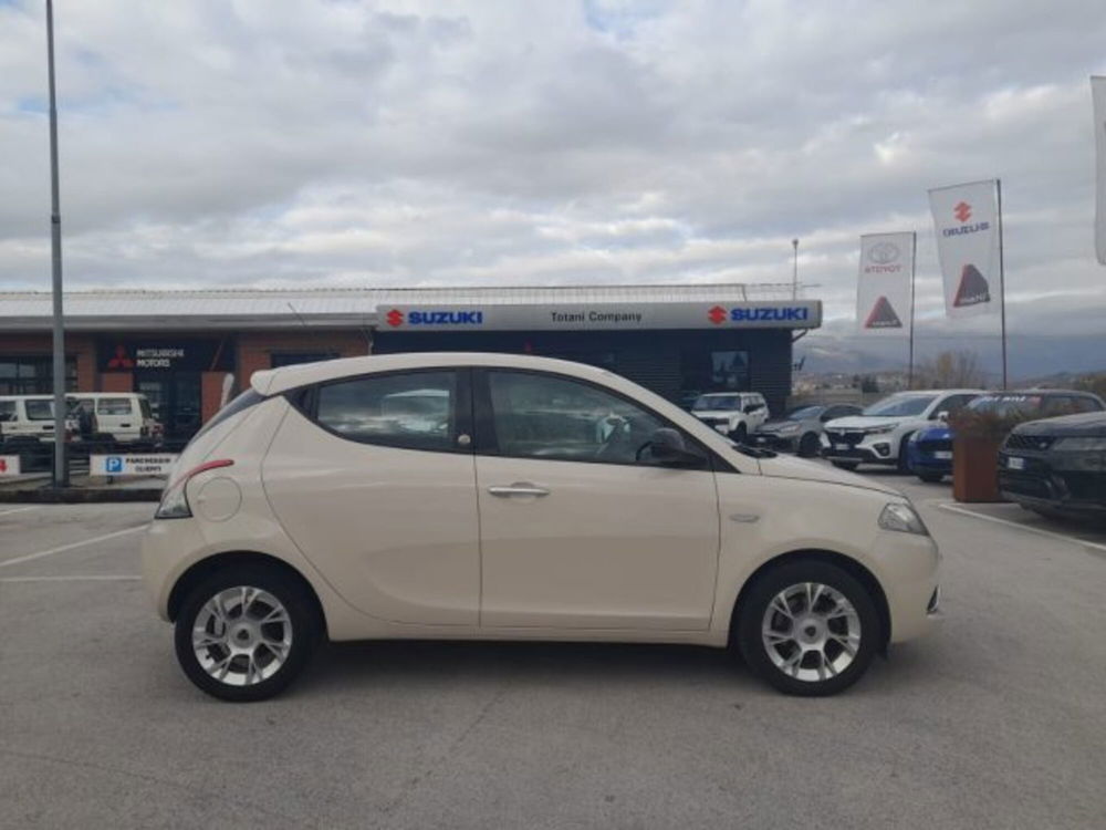 Lancia Ypsilon usata a L'Aquila (2)