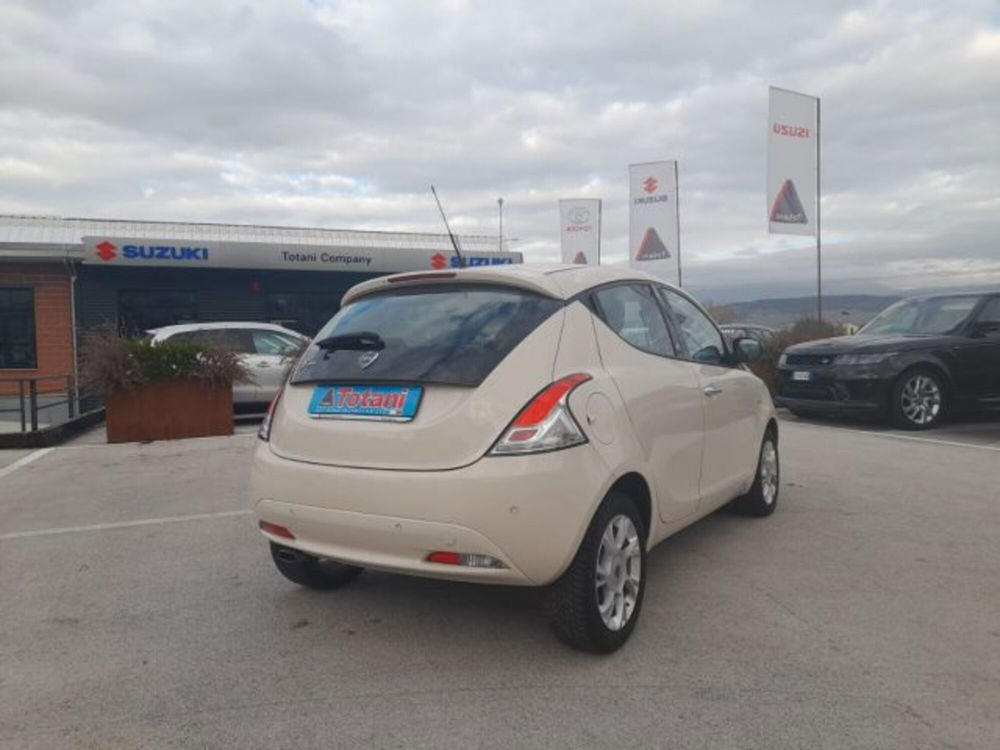 Lancia Ypsilon usata a L'Aquila (5)