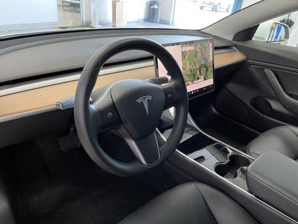 Tesla Model 3 usata a Salerno (8)