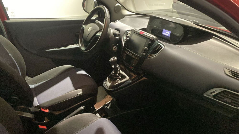 Lancia Ypsilon usata a Bergamo (10)