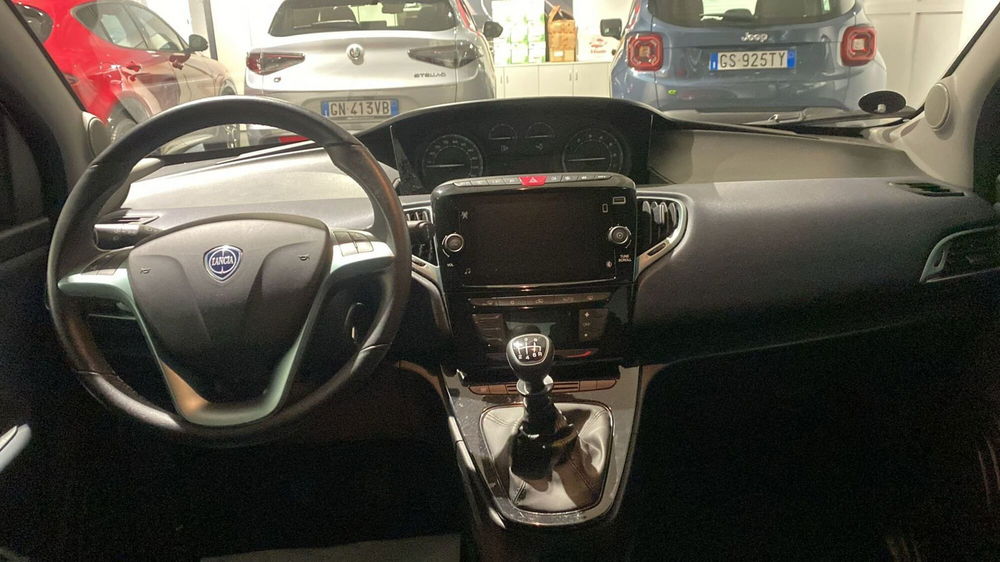 Lancia Ypsilon usata a Bergamo (14)