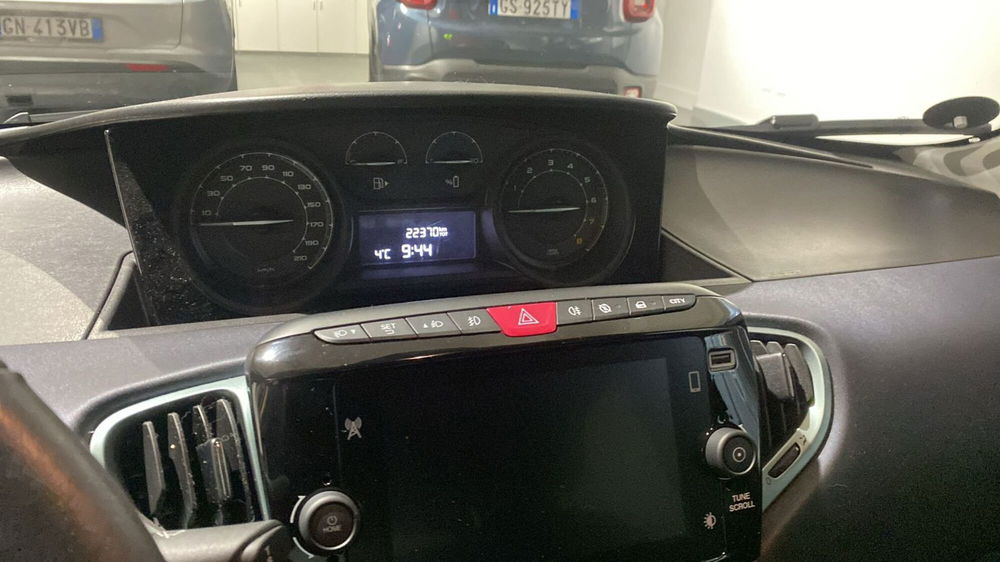 Lancia Ypsilon usata a Bergamo (16)