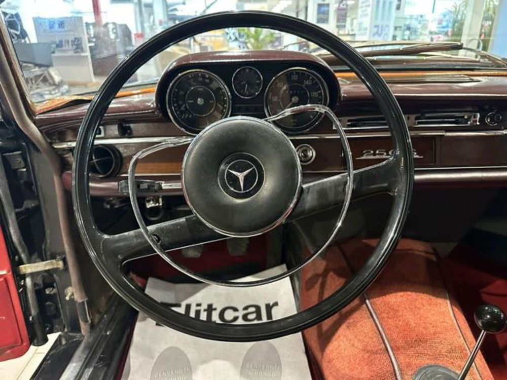 Mercedes-Benz 250 usata a Milano (17)