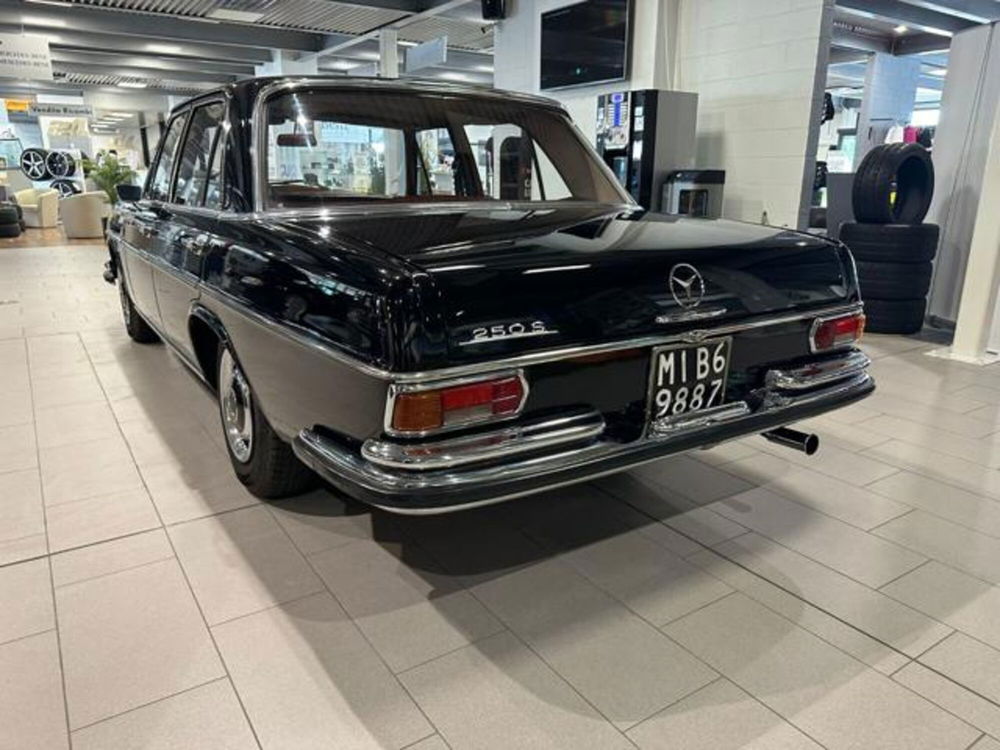 Mercedes-Benz 250 usata a Milano (9)