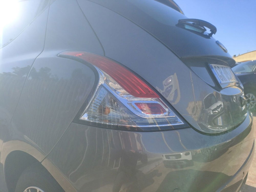 Lancia Ypsilon usata a Lecce (10)