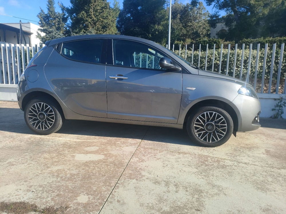 Lancia Ypsilon usata a Lecce (2)