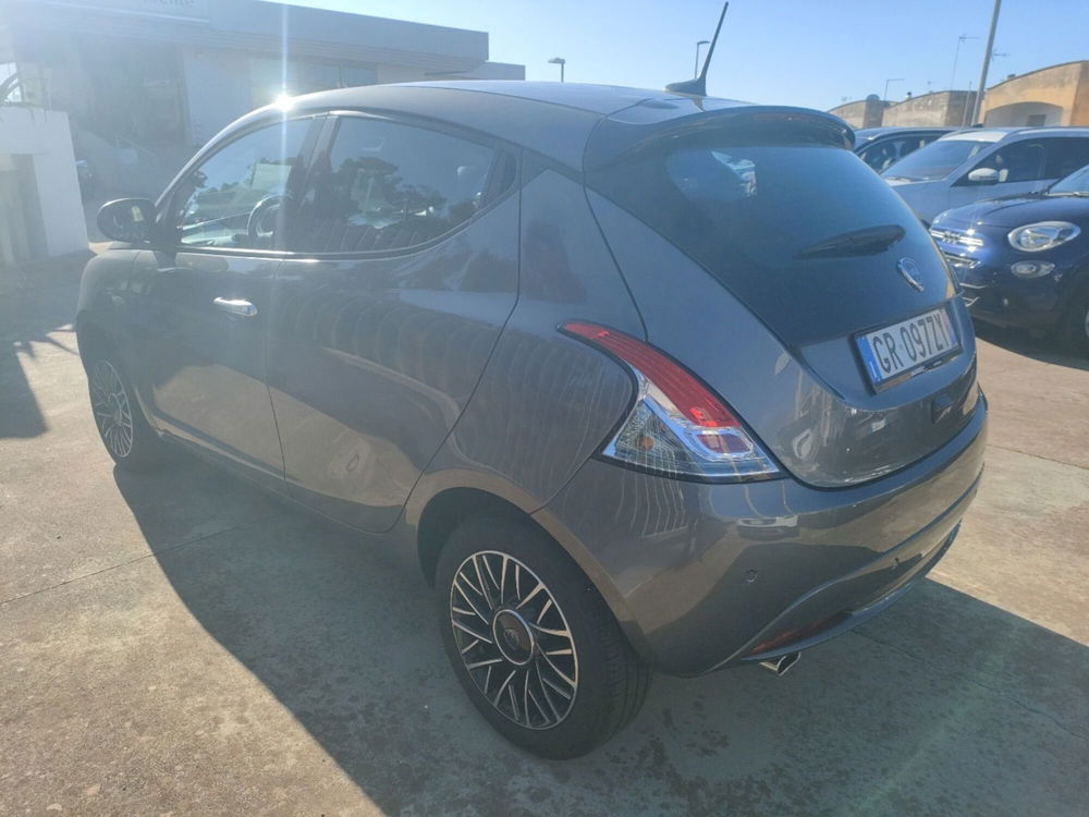 Lancia Ypsilon usata a Lecce (6)