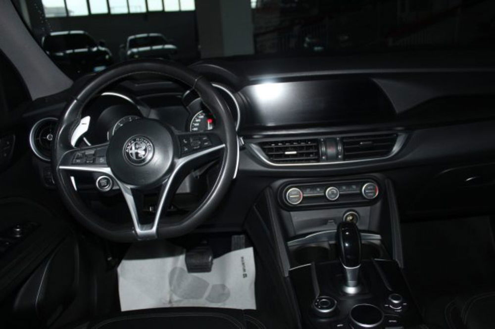 Alfa Romeo Stelvio usata a Terni (11)