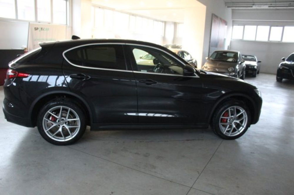 Alfa Romeo Stelvio usata a Terni (6)