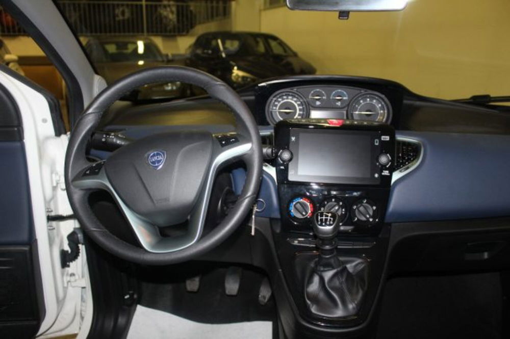 Lancia Ypsilon usata a Terni (11)