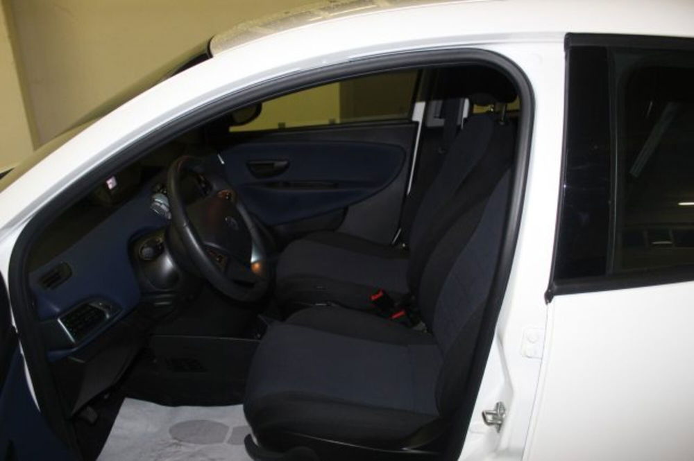 Lancia Ypsilon usata a Terni (7)