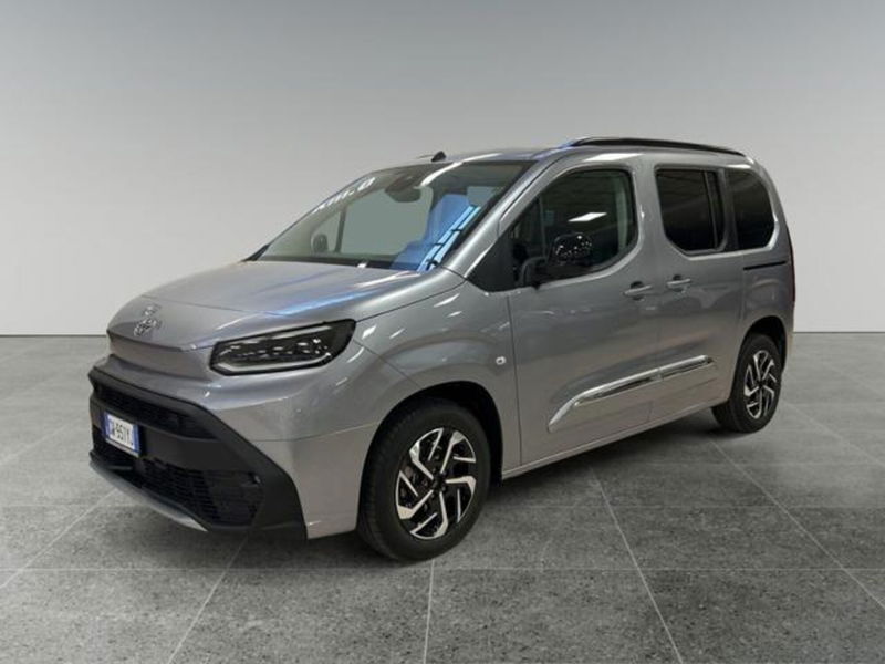 Toyota Proace City Verso City Verso 1.2 110 CV S&amp;S Short Executive nuova a Bra