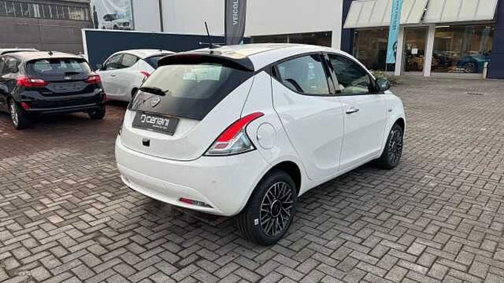 Lancia Ypsilon usata a Milano (5)