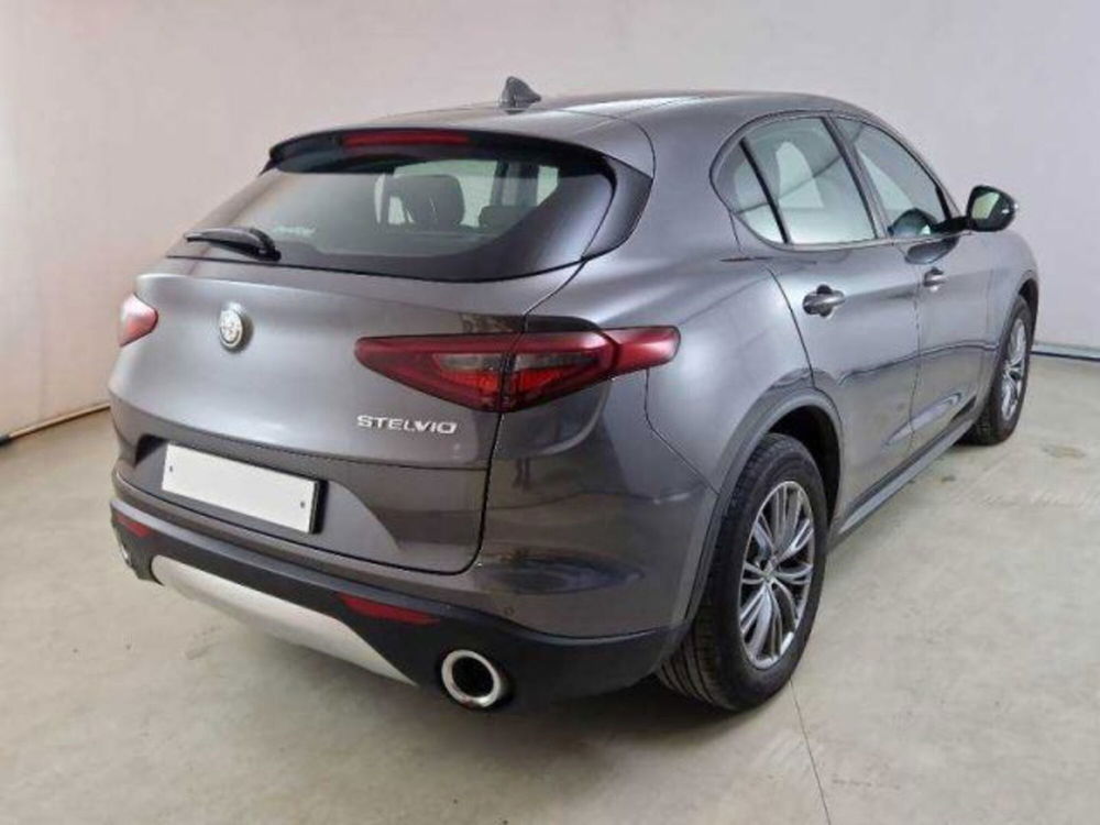 Alfa Romeo Stelvio usata a Bologna (2)