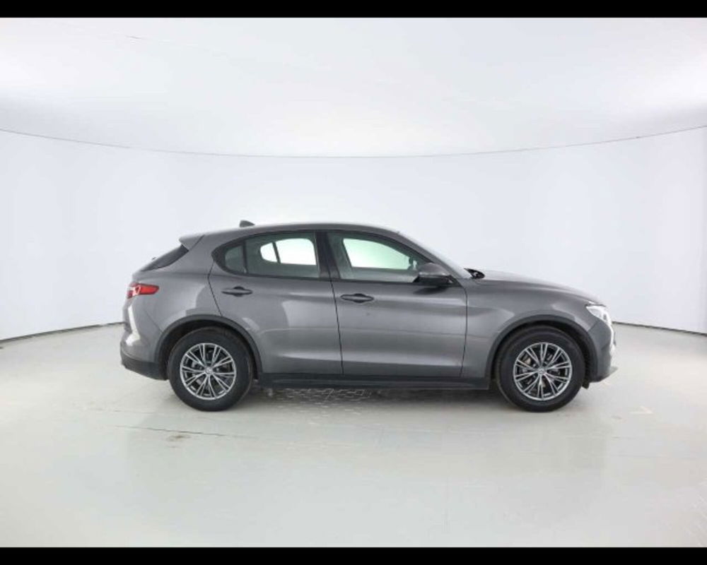 Alfa Romeo Stelvio usata a Bologna (7)