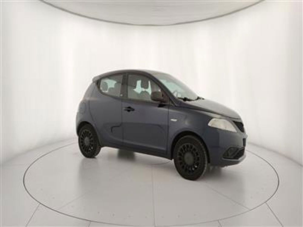 Lancia Ypsilon usata a Bari (10)