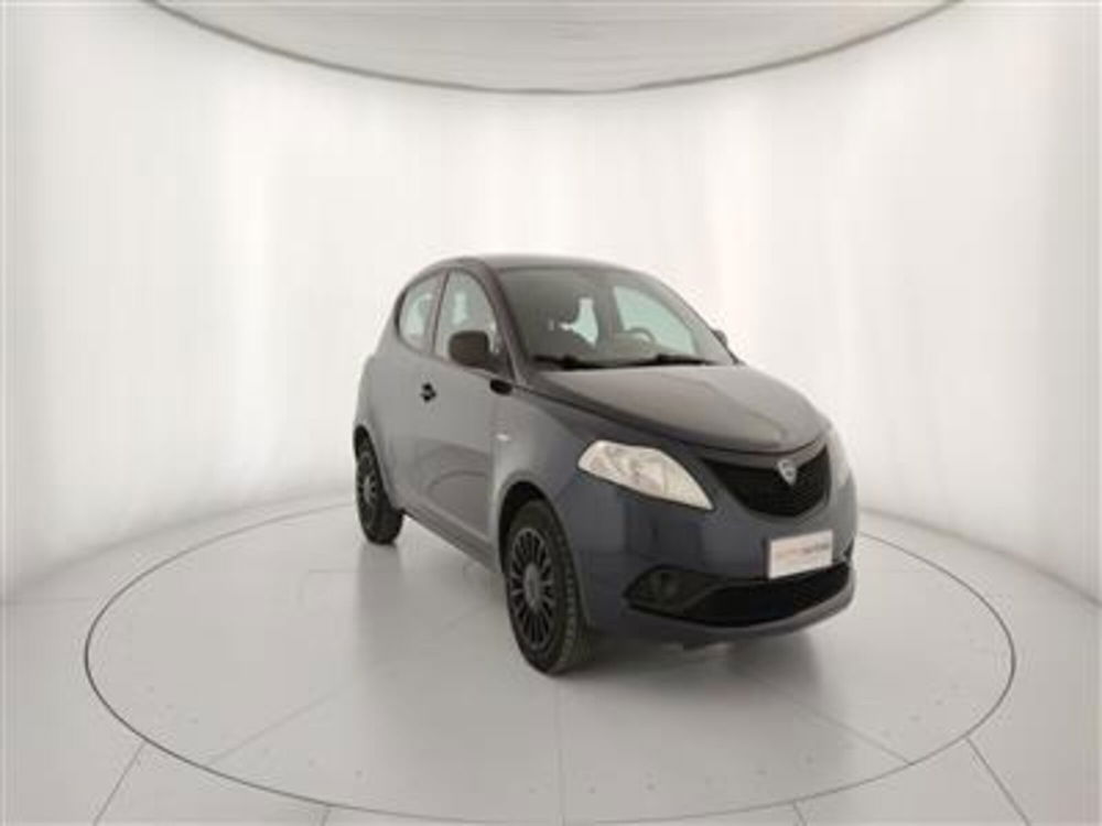 Lancia Ypsilon usata a Bari (11)