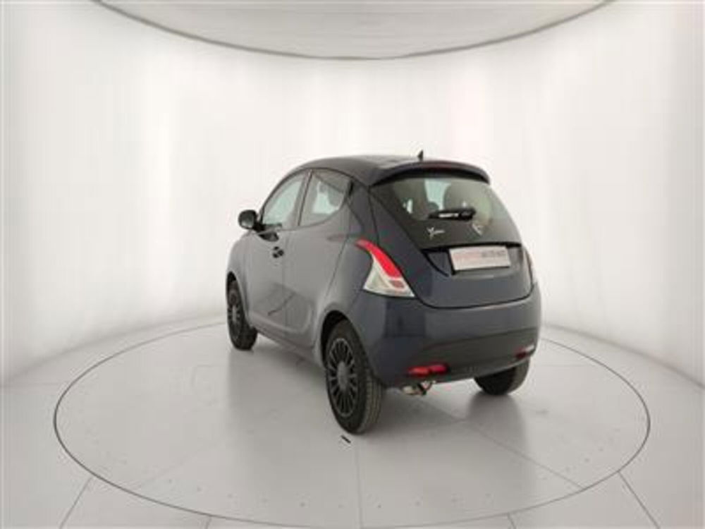 Lancia Ypsilon usata a Bari (5)