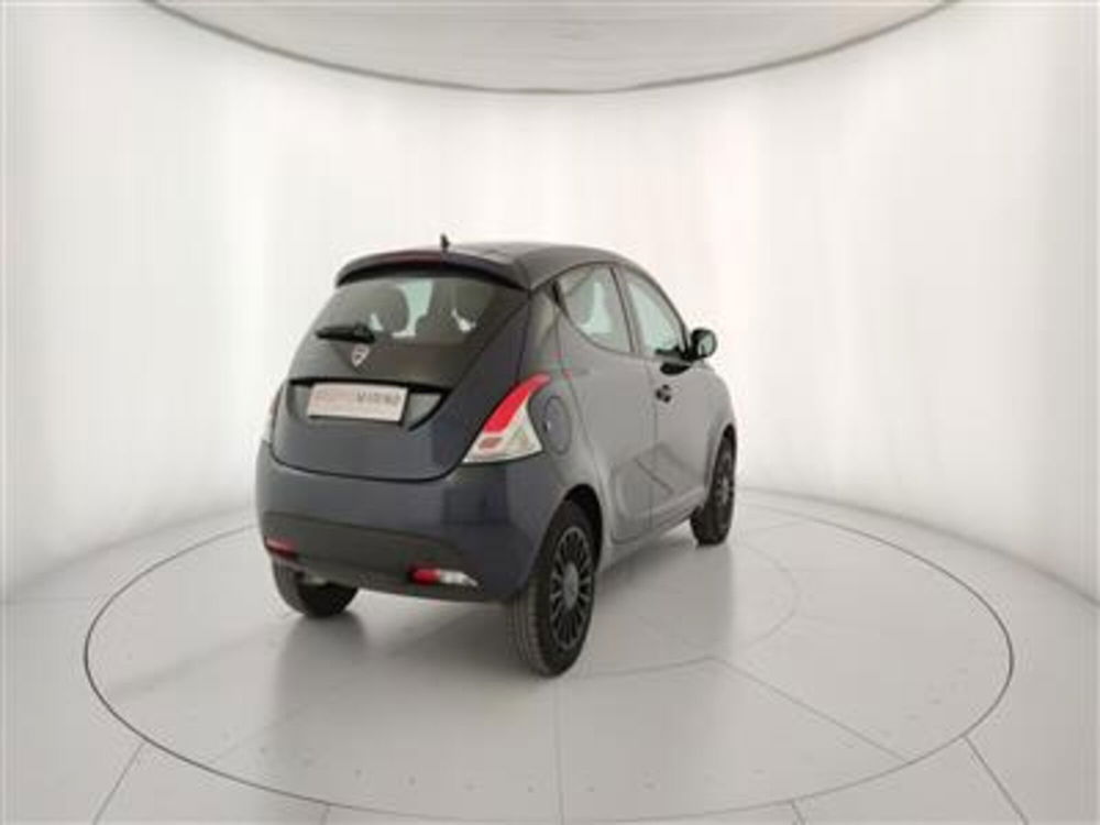 Lancia Ypsilon usata a Bari (7)