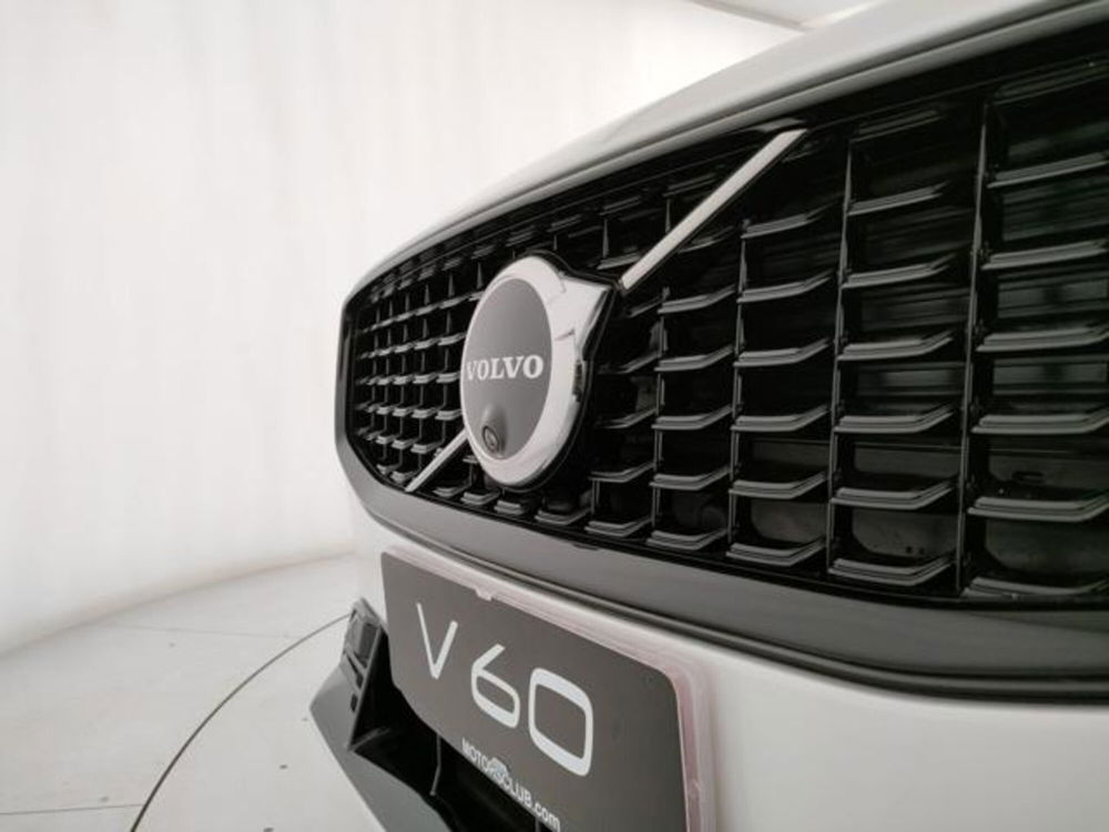 Volvo V60 nuova a Modena (9)