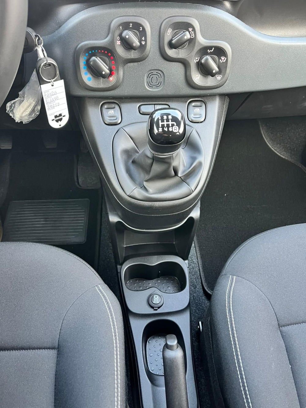 Fiat Panda Cross nuova a Milano (17)