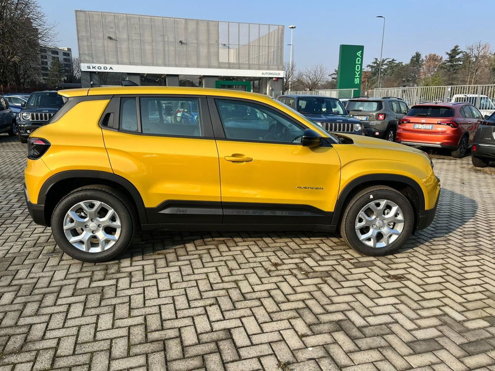 Jeep Avenger nuova a Milano (4)