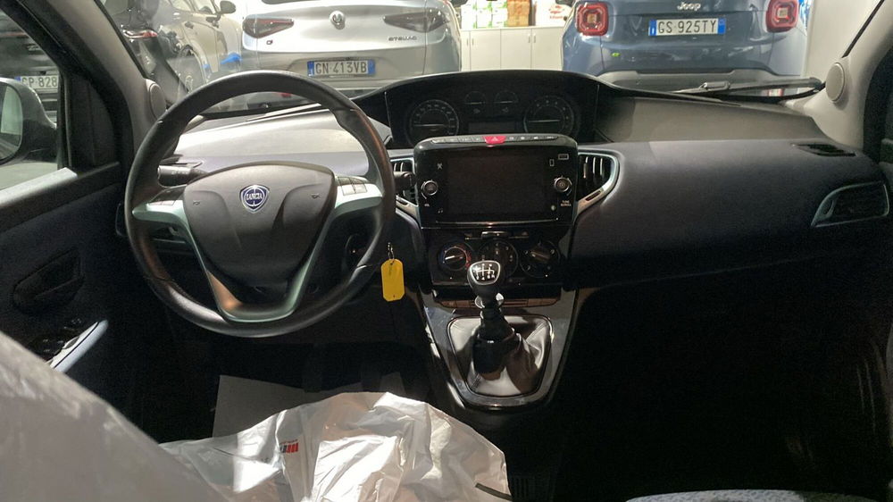 Lancia Ypsilon usata a Bergamo (11)