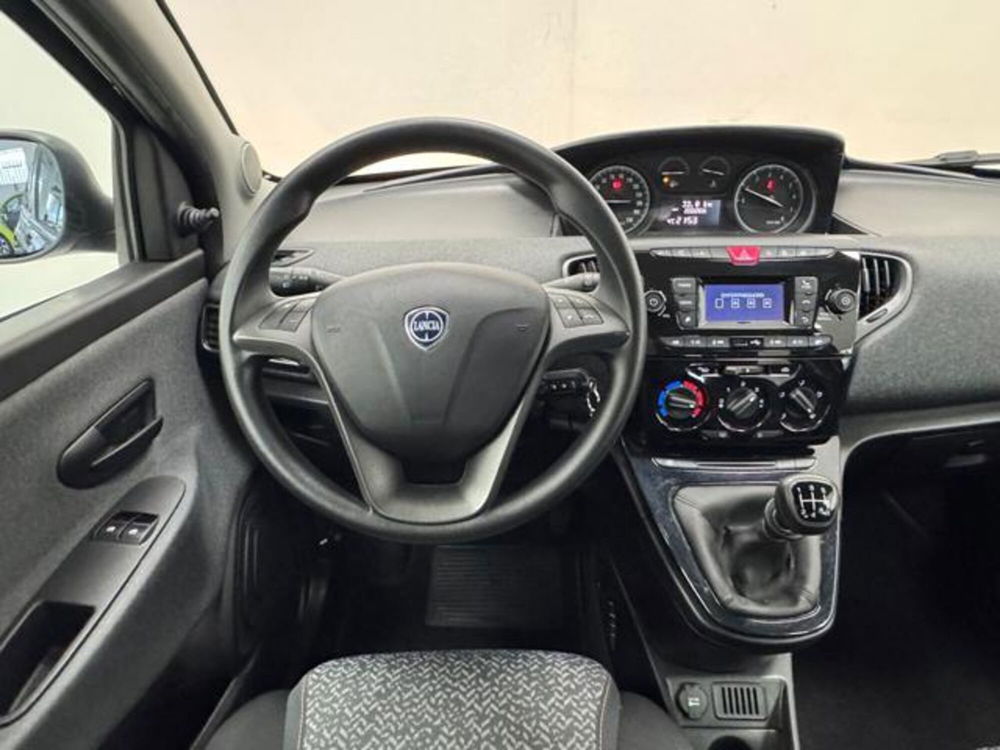 Lancia Ypsilon usata a Como (10)