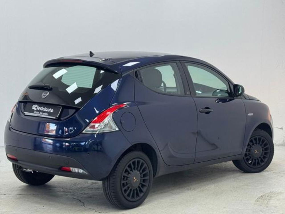 Lancia Ypsilon usata a Como (2)