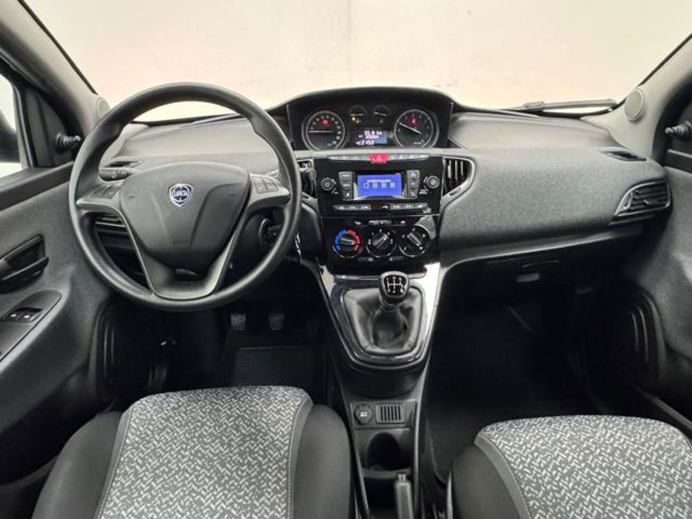 Lancia Ypsilon usata a Como (4)