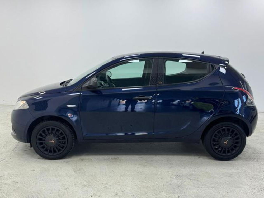 Lancia Ypsilon usata a Como (8)