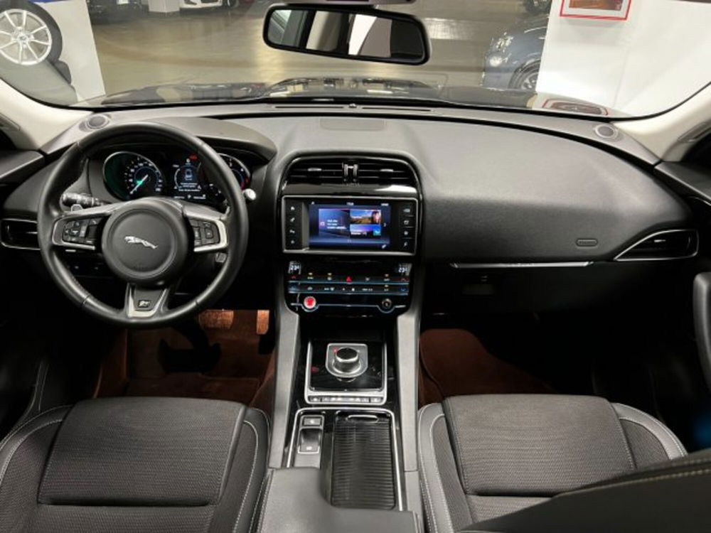 Jaguar F-Pace usata a Brescia (8)