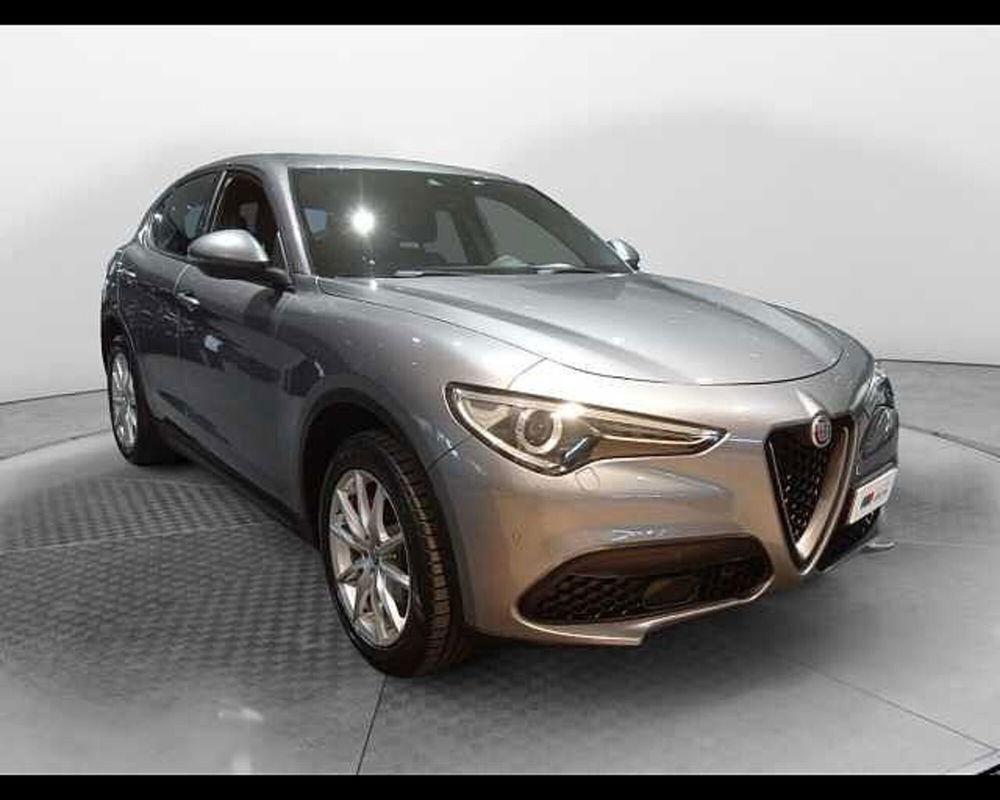 Alfa Romeo Stelvio usata a Prato (3)