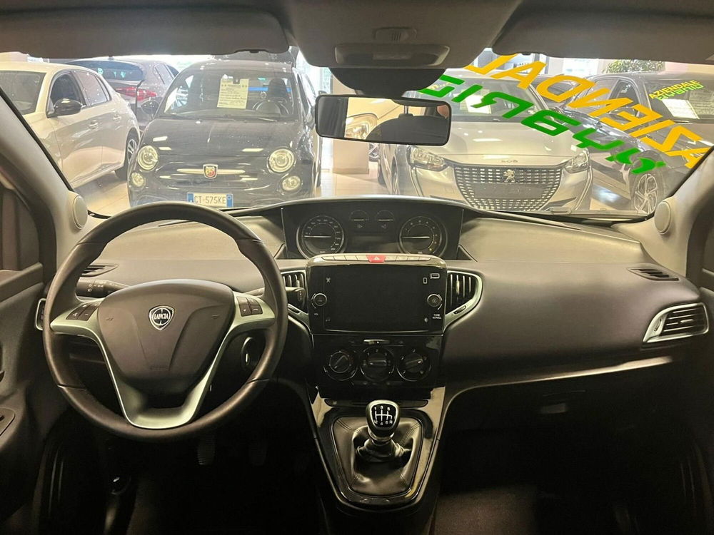 Lancia Ypsilon usata a Milano (14)