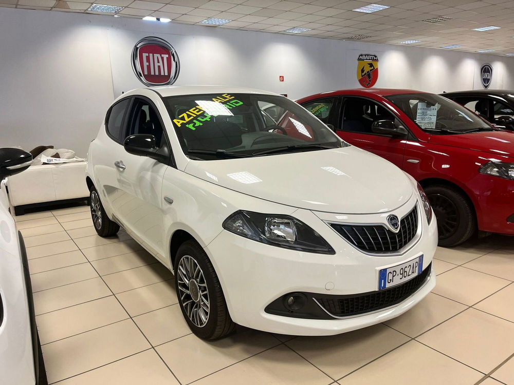 Lancia Ypsilon usata a Milano (3)