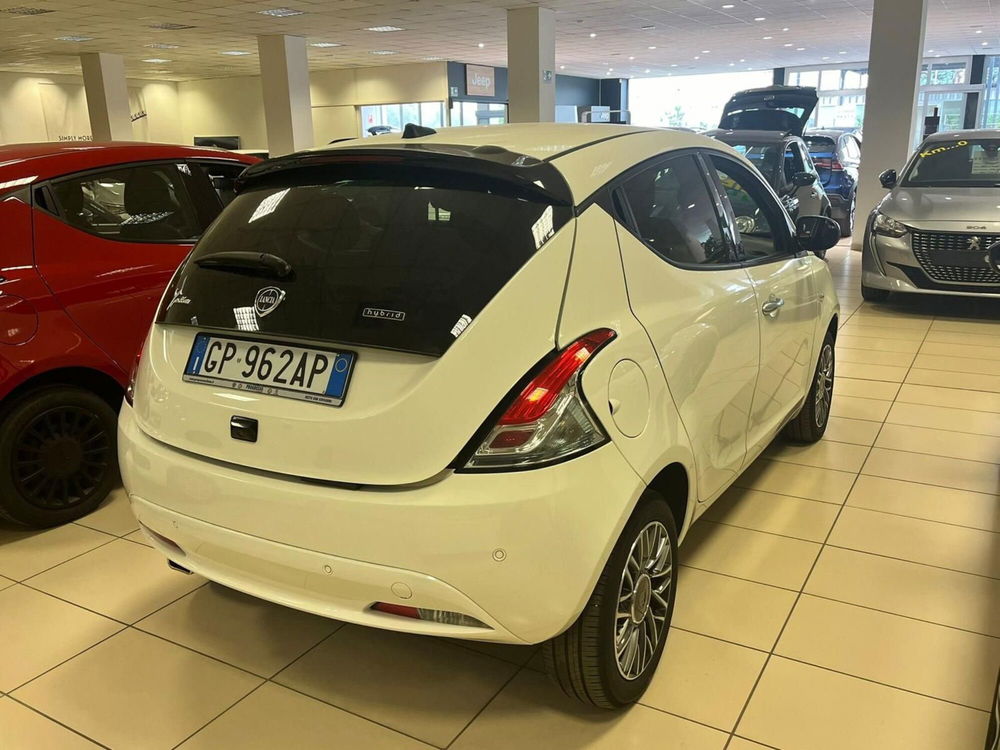 Lancia Ypsilon usata a Milano (7)