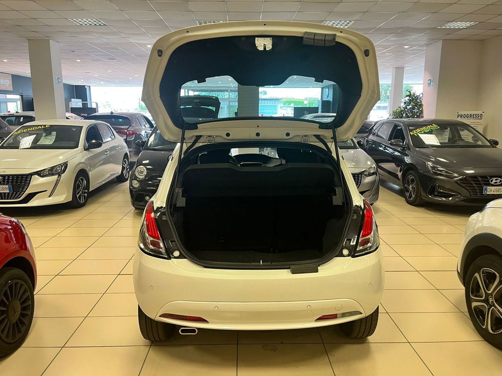 Lancia Ypsilon usata a Milano (9)