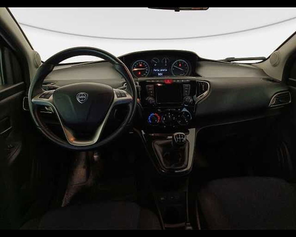 Lancia Ypsilon usata a Roma (6)